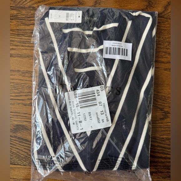 NWT Talbots Chevron Stripe V-Neck Sweater Pullover Top Casual Navy White Size M - Picture 5 of 8